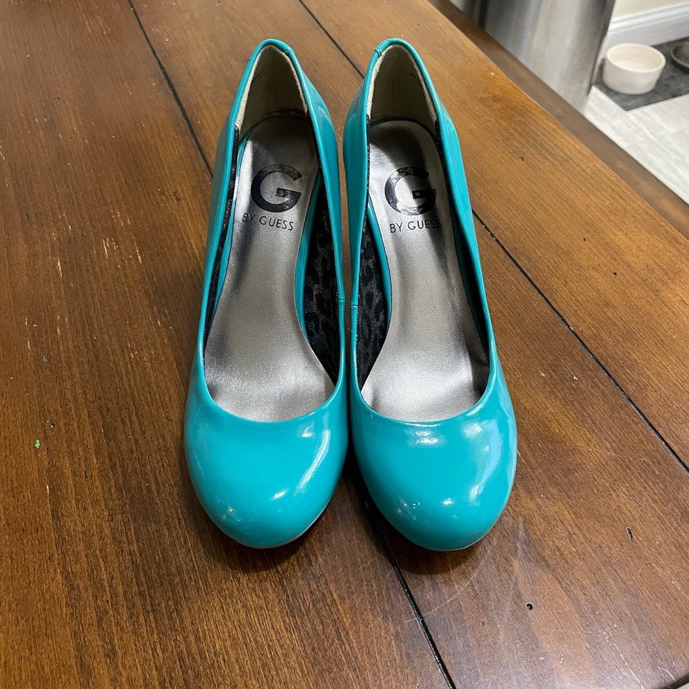 G by Guess teal heels size 6